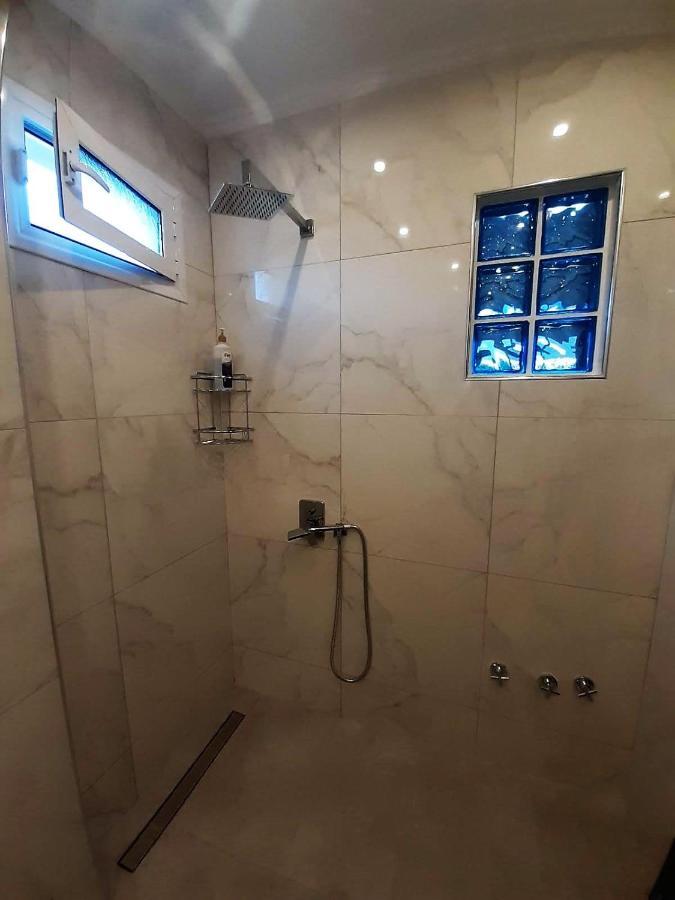 Ourania Apartment 아스프로발타 외부 사진