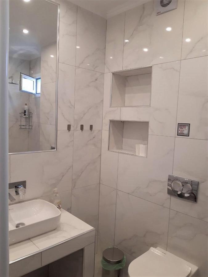 Ourania Apartment 아스프로발타 외부 사진