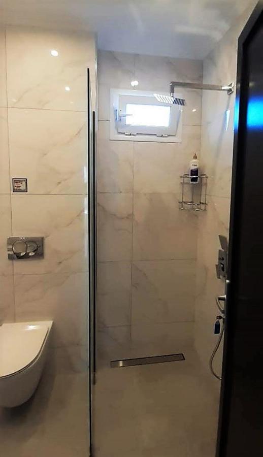 Ourania Apartment 아스프로발타 외부 사진